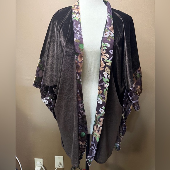Do everything in love Sweaters - Do Everything In Love O/S Floral Trim Velvet Kimono Cardigan